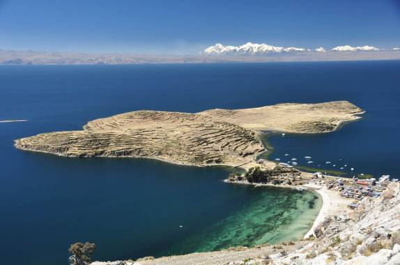 Os Andes, a Isla del Sol e o lago Titicaca, na Bolívia